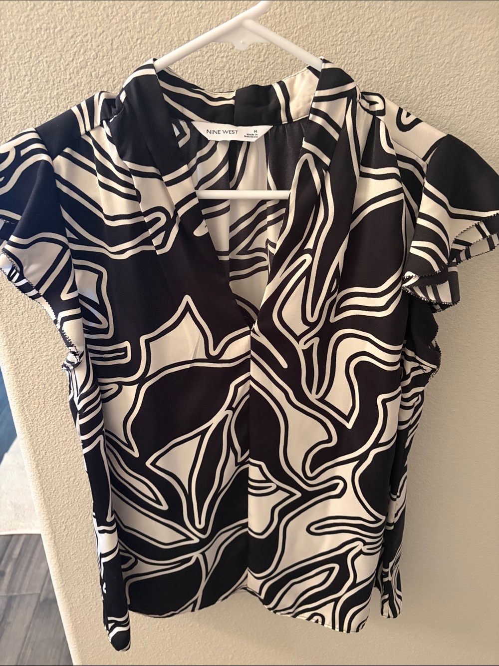 Nine West Black & White Swirl Print Top